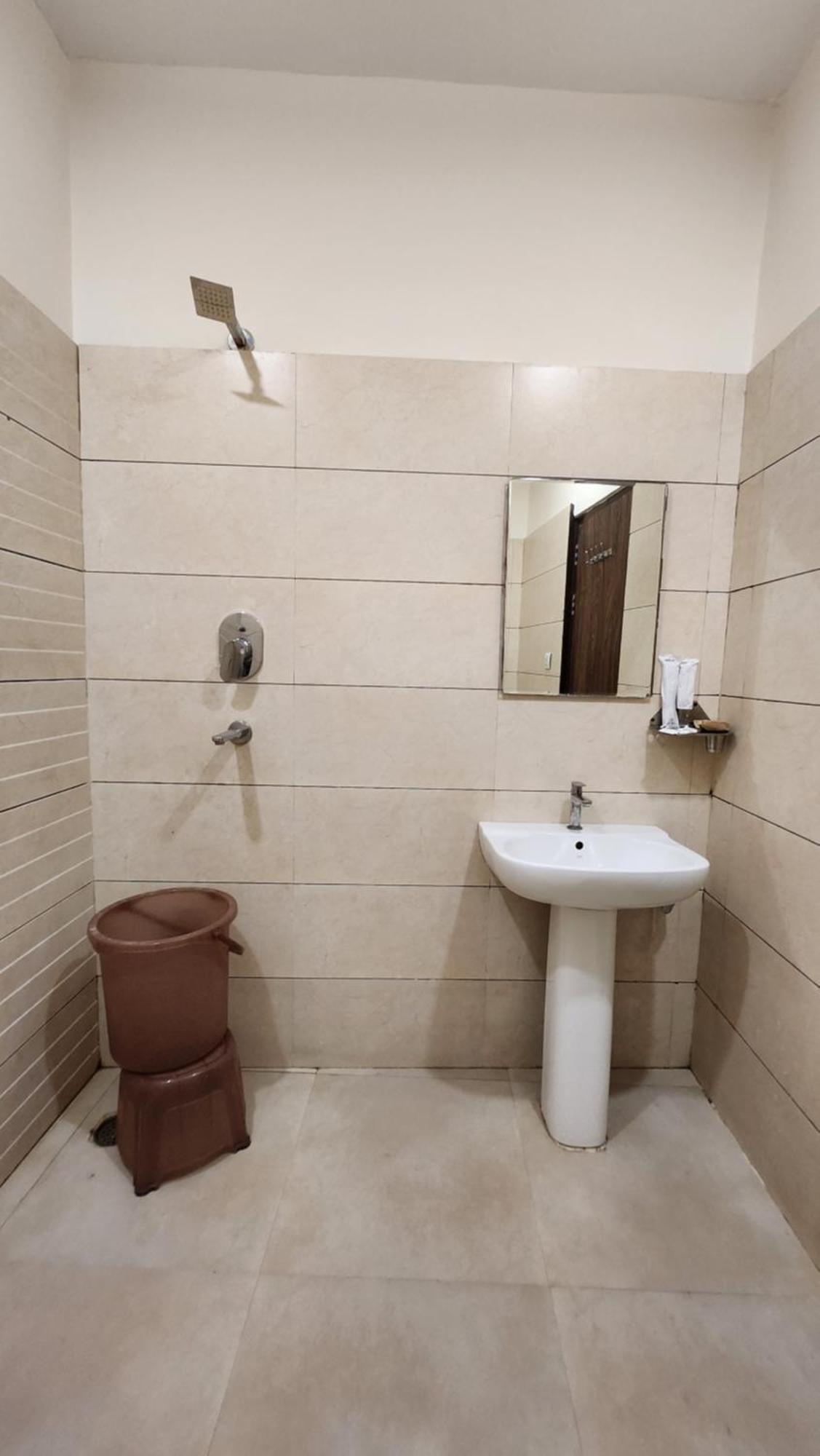 Hotel Krishna'S Near Golden Temple Амритсар Екстериор снимка