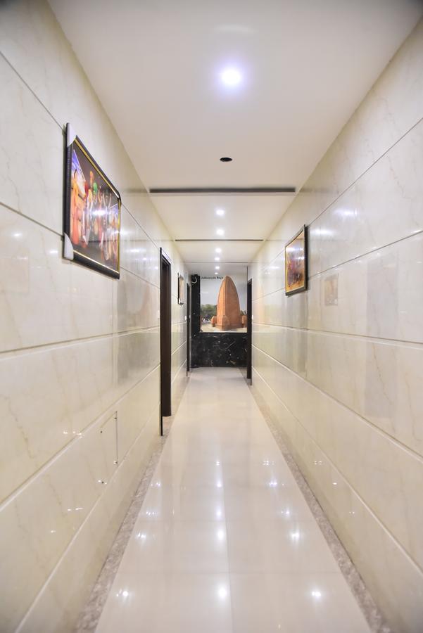 Hotel Krishna'S Near Golden Temple Амритсар Екстериор снимка