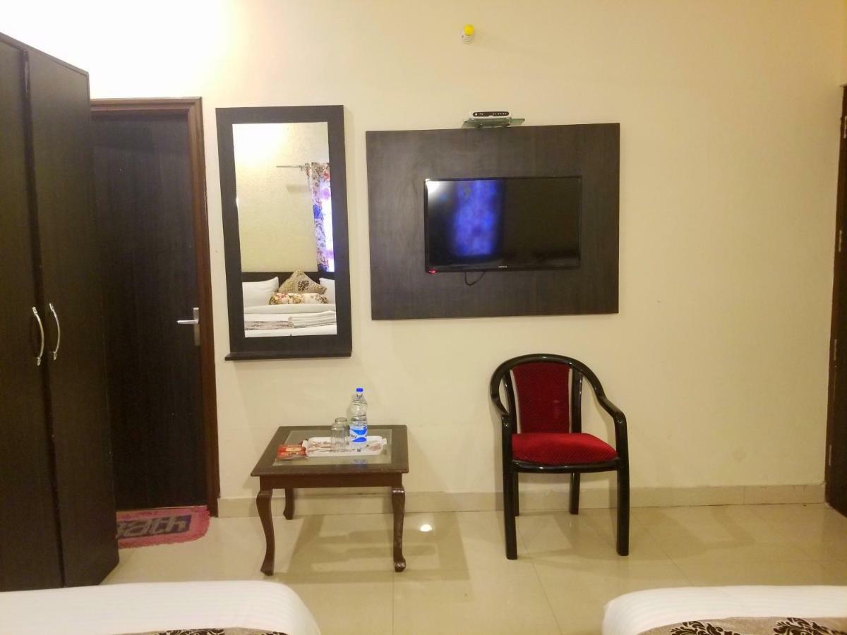 Hotel Krishna'S Near Golden Temple Амритсар Екстериор снимка